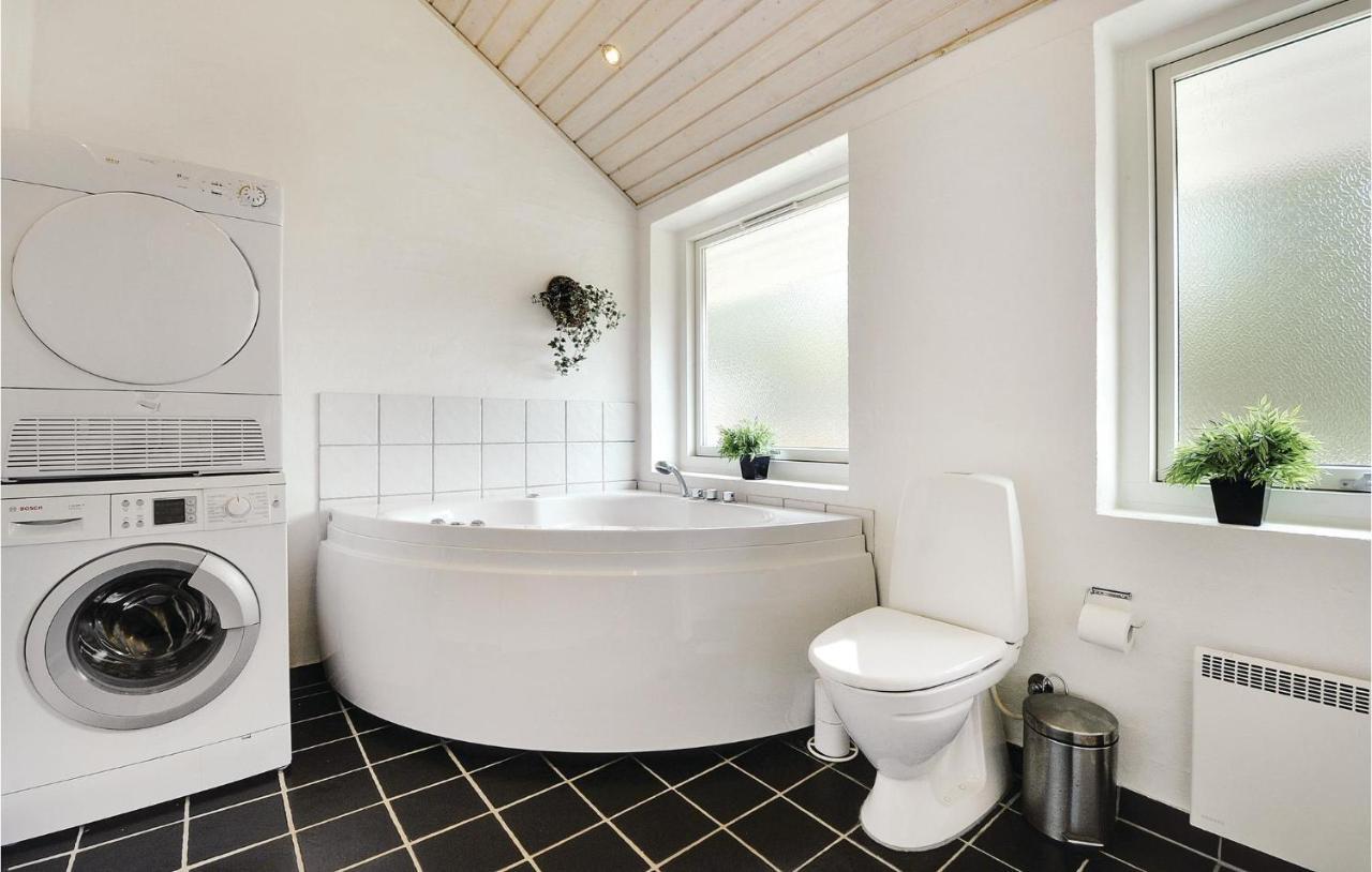 7 Bedroom Stunning Home In Herning Kølkær Buitenkant foto